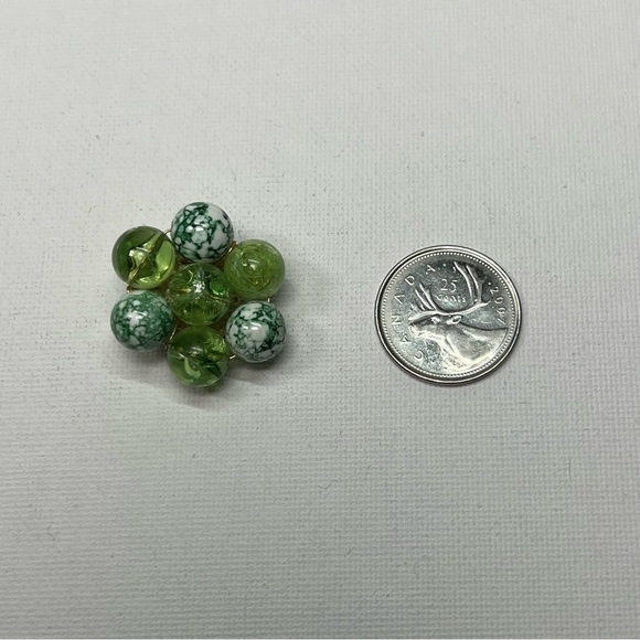VINTAGE Green and White Beaded Cluster Clip On Earrings - Picture 9 of 9